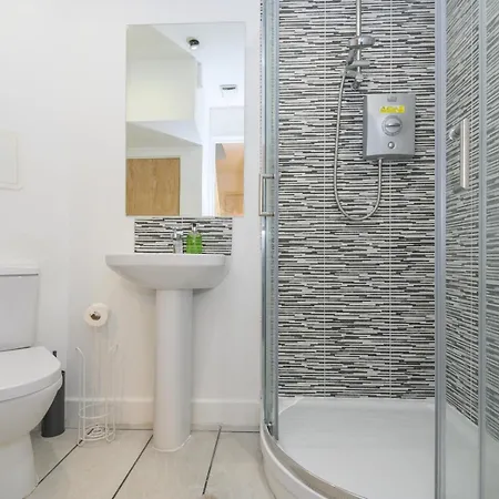Duplex With Fantastic Canal Views - Pass The Keys * לידס