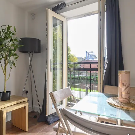 Duplex With Fantastic Canal Views Pass The Keys Лидс