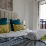 Holiday home Duplex With Fantastic Canal Views - Pass The Keys Leeds (West Yorkshire)