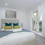 Duplex With Fantastic Canal Views - Pass The Keys Leeds (West Yorkshire)