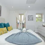 Duplex With Fantastic Canal Views - Pass The Keys *