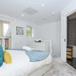 Duplex With Fantastic Canal Views - Pass The Keys Leeds (West Yorkshire)