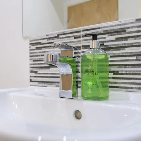 Duplex With Fantastic Canal Views - Pass The Keys Feriehus