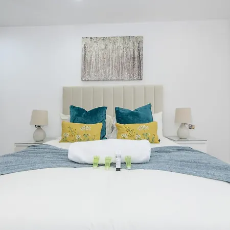 Leeds Duplex With Fantastic Canal Views Pass The Keys