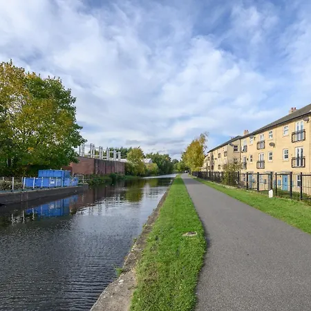 Holiday home Leeds Duplex With Fantastic Canal Views Pass The Keys