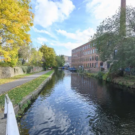 Leeds Duplex With Fantastic Canal Views Pass The Keys *