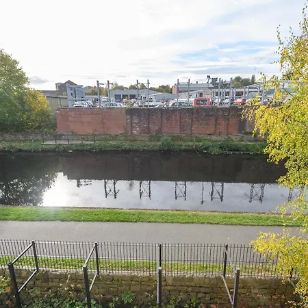 Leeds Duplex With Fantastic Canal Views Pass The Keys Holiday home