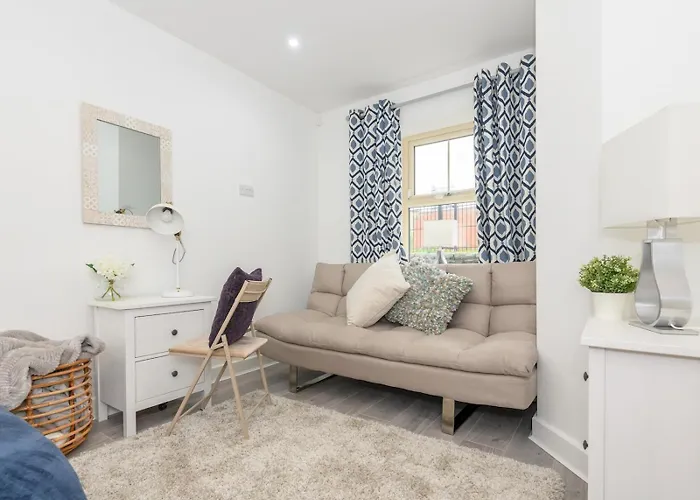 Duplex With Fantastic Canal Views - Pass The Keys Leeds (West Yorkshire)