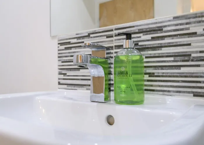 Duplex With Fantastic Canal Views - Pass The Keys Holiday home