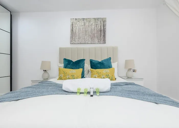 Duplex With Fantastic Canal Views - Pass The Keys