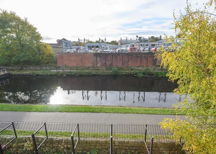 Duplex With Fantastic Canal Views - Pass The Keys Holiday home