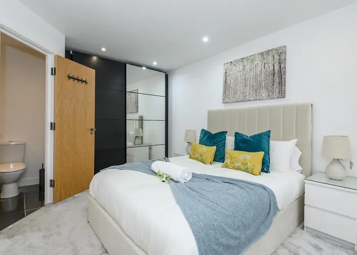 Holiday home Duplex With Fantastic Canal Views - Pass The Keys Leeds (West Yorkshire)