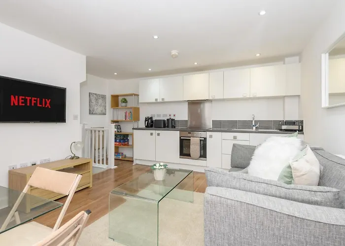 Duplex With Fantastic Canal Views - Pass The Keys Leeds (West Yorkshire)