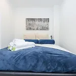 Duplex With Fantastic Canal Views - Pass The Keys *