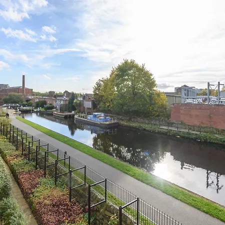 Duplex With Fantastic Canal Views - Pass The Keys *