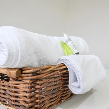 Duplex With Fantastic Canal Views - Pass The Keys *