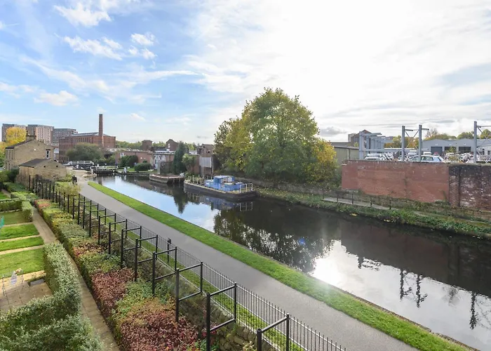 Duplex With Fantastic Canal Views - Pass The Keys *