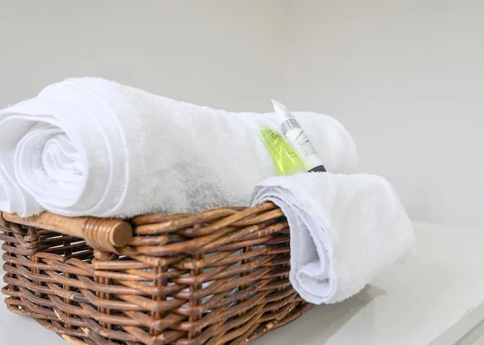 Duplex With Fantastic Canal Views - Pass The Keys *