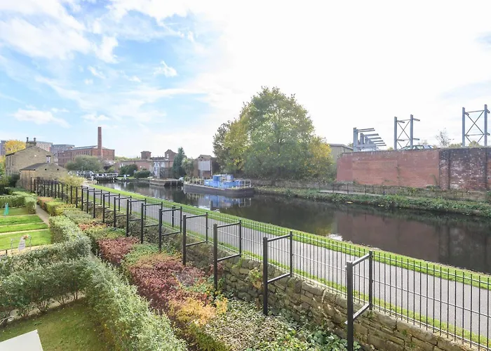Duplex With Fantastic Canal Views - Pass The Keys *